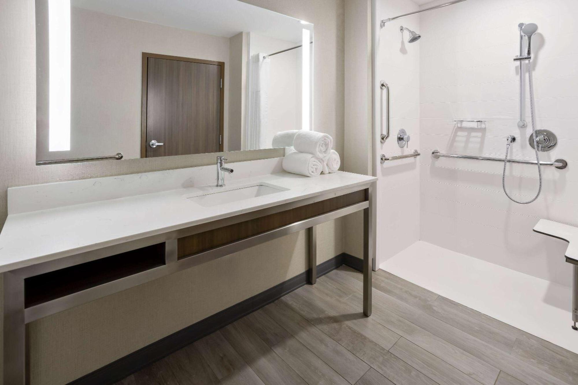 La Quinta Inn & Suites By Wyndham Locust Grove Extérieur photo