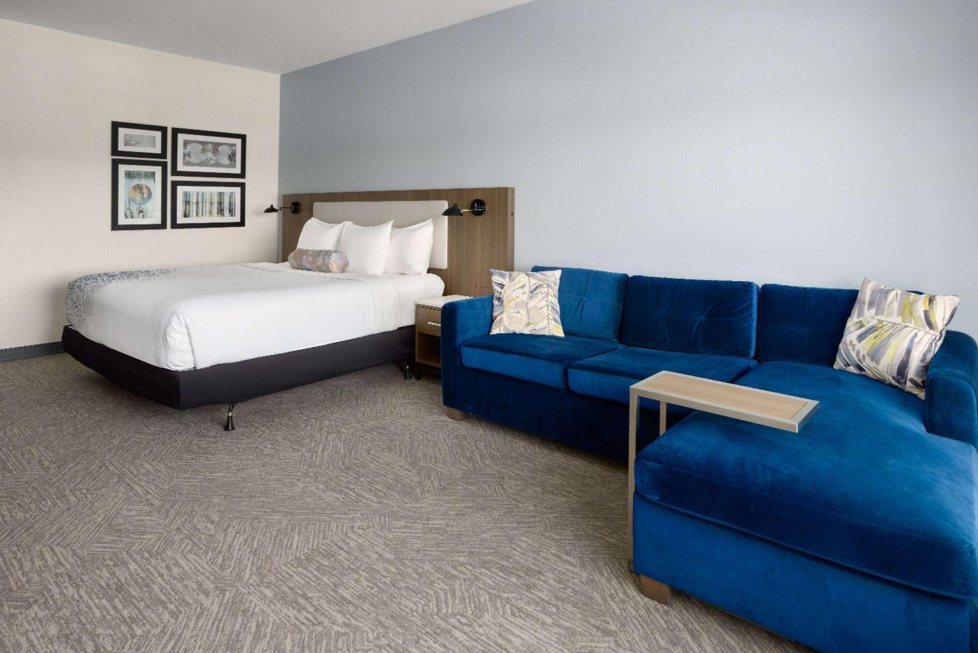 La Quinta Inn & Suites By Wyndham Locust Grove Extérieur photo