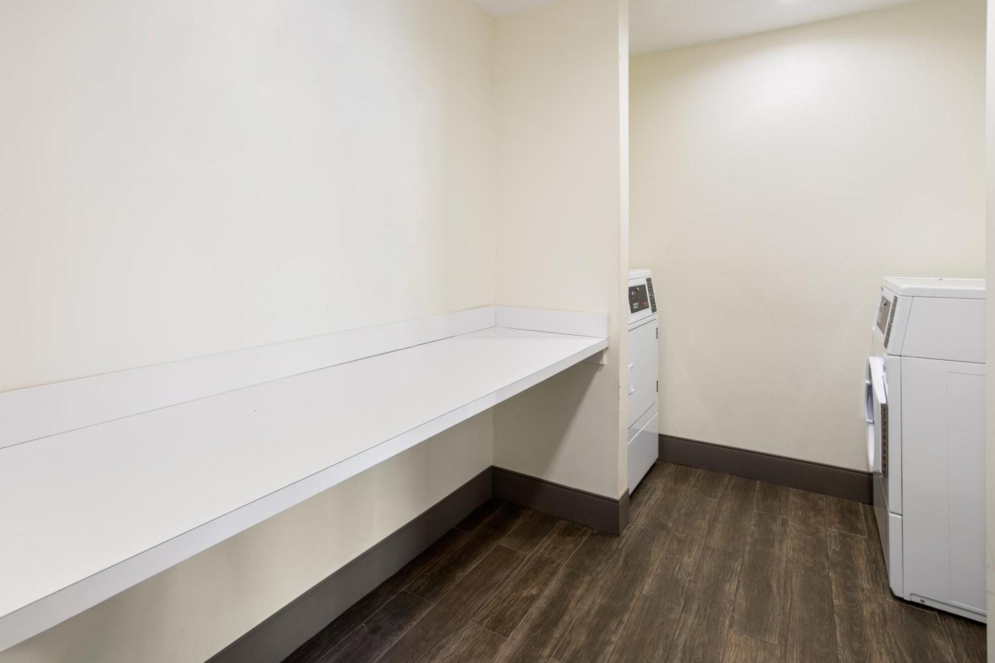 La Quinta Inn & Suites By Wyndham Locust Grove Extérieur photo